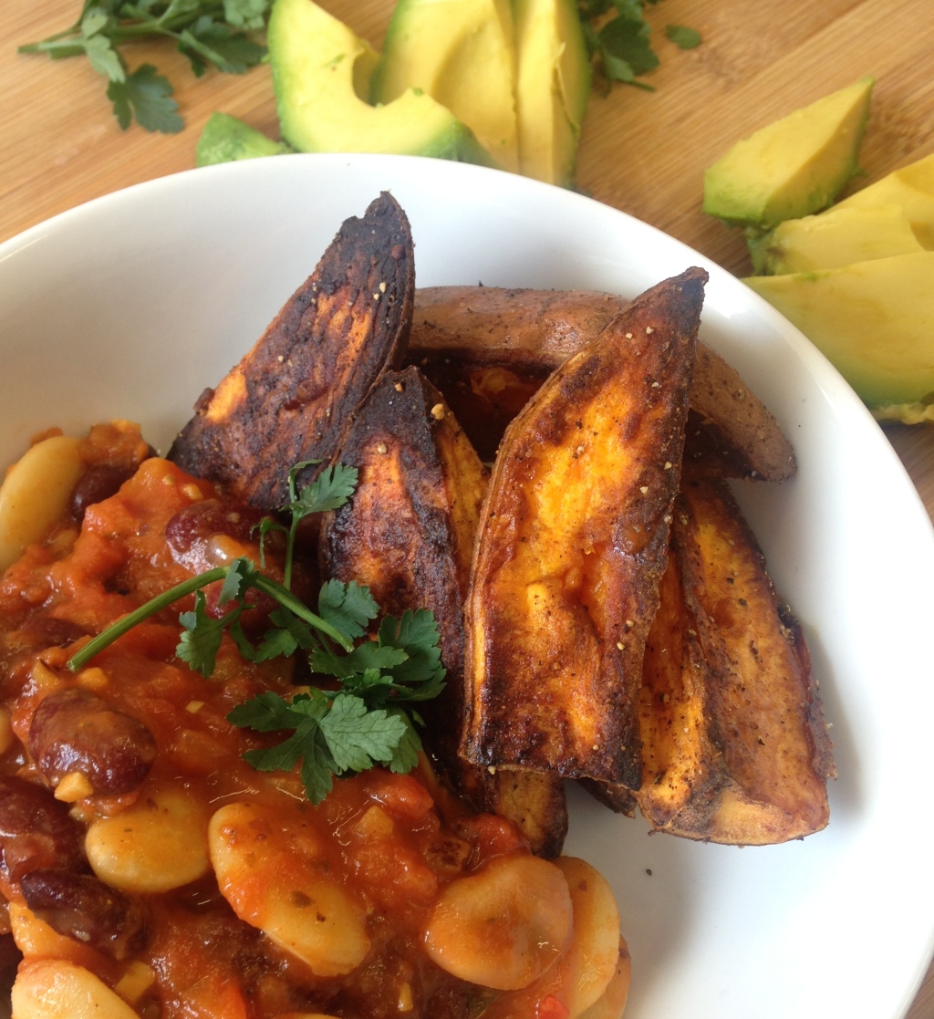 Weekday Meal: Chilli Bowl with Chunky Sweet Potato and Avocado